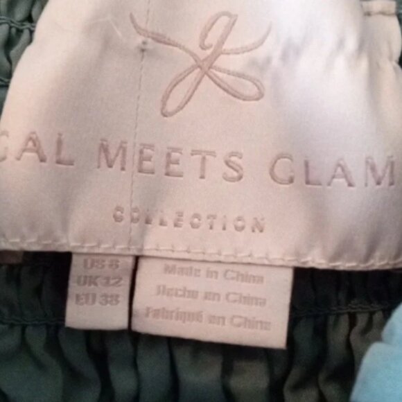 Gal meets glam floral dress/Shiloh - Picture 8 of 9